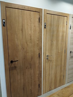 Puertas en melamina roble Gold la más oscura y roble nature la más clara